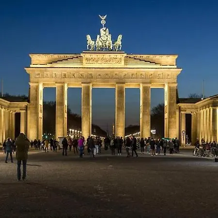 Berlin - Flughafen Mit Kueche Апартаменты *