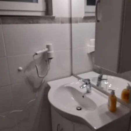 Berlin - Flughafen Mit Kueche