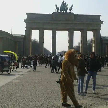 Berlin - Flughafen Mit Kueche Апартаменты *